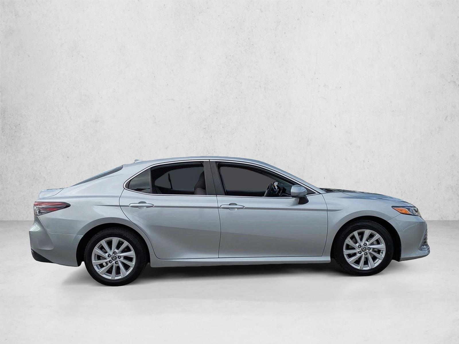 2023 Toyota Camry LE photo 4