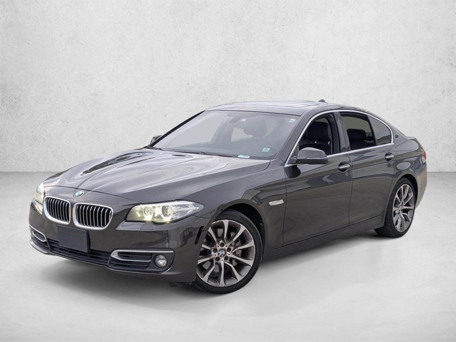 2014 BMW 5 Series 535i xDrive Sedan's photo