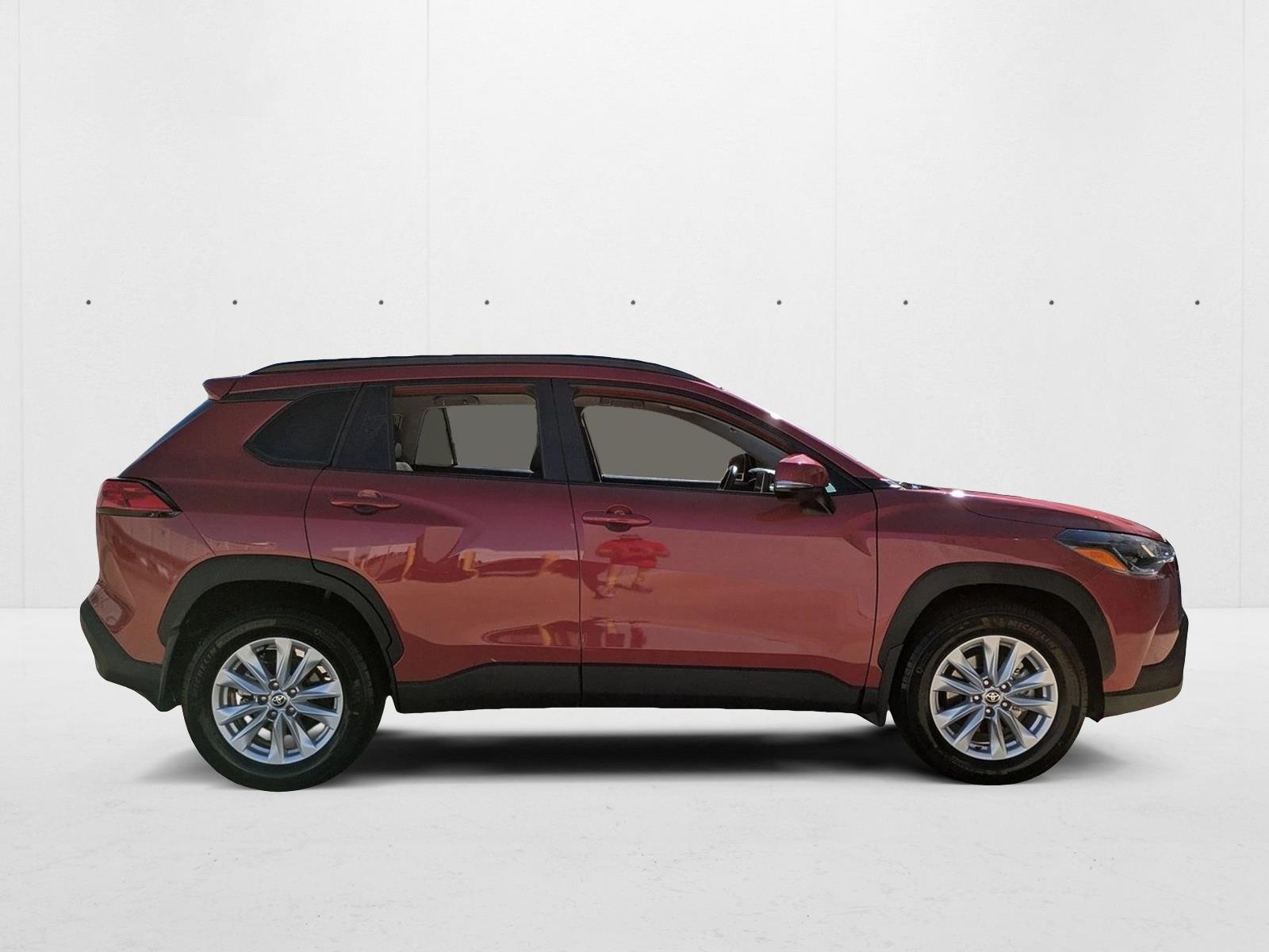 2024 Toyota Corolla Cross LE photo 4
