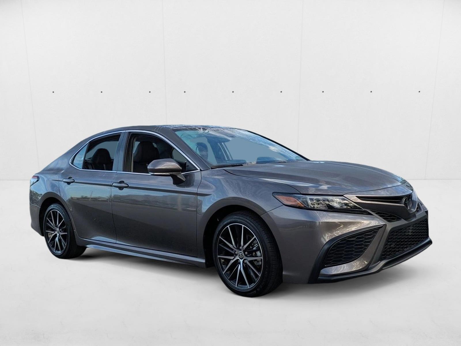 2024 Toyota Camry SE photo 3