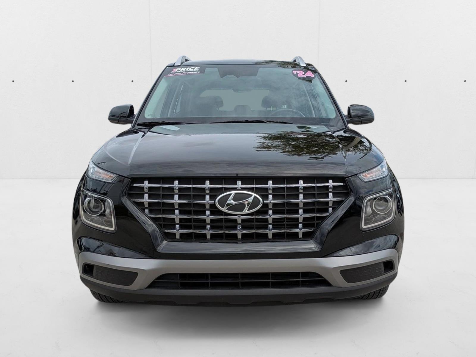 2024 Hyundai Venue SEL photo 2