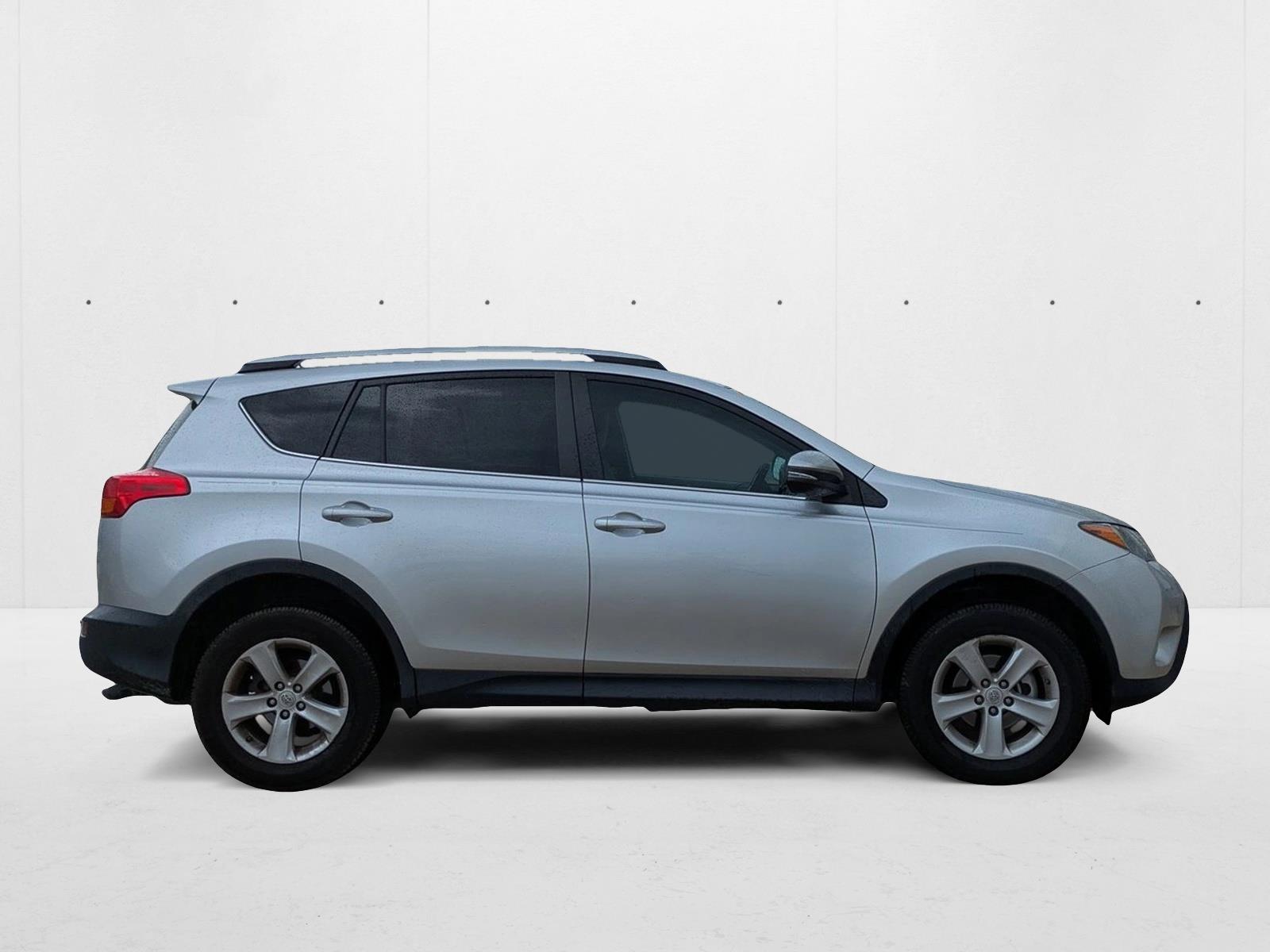 2013 Toyota RAV4 XLE photo 2