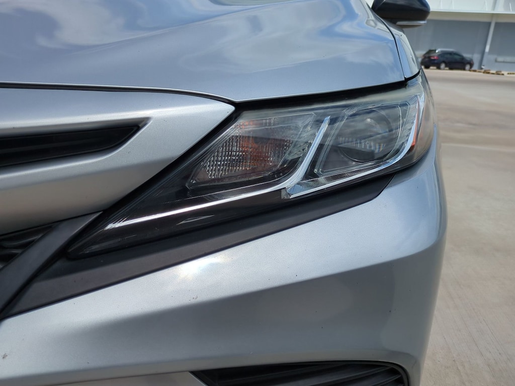 Used 2018 Toyota Camry SE Sedan