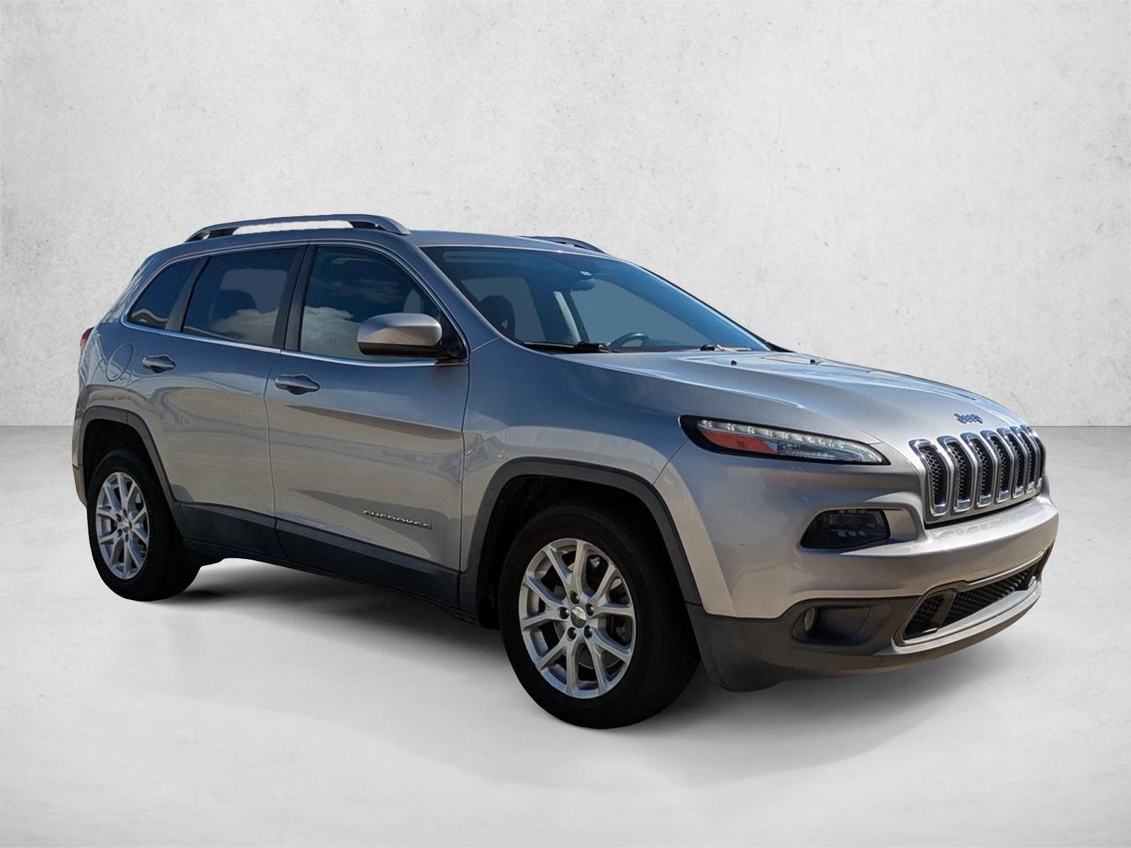 2017 Jeep Cherokee Latitude photo 2