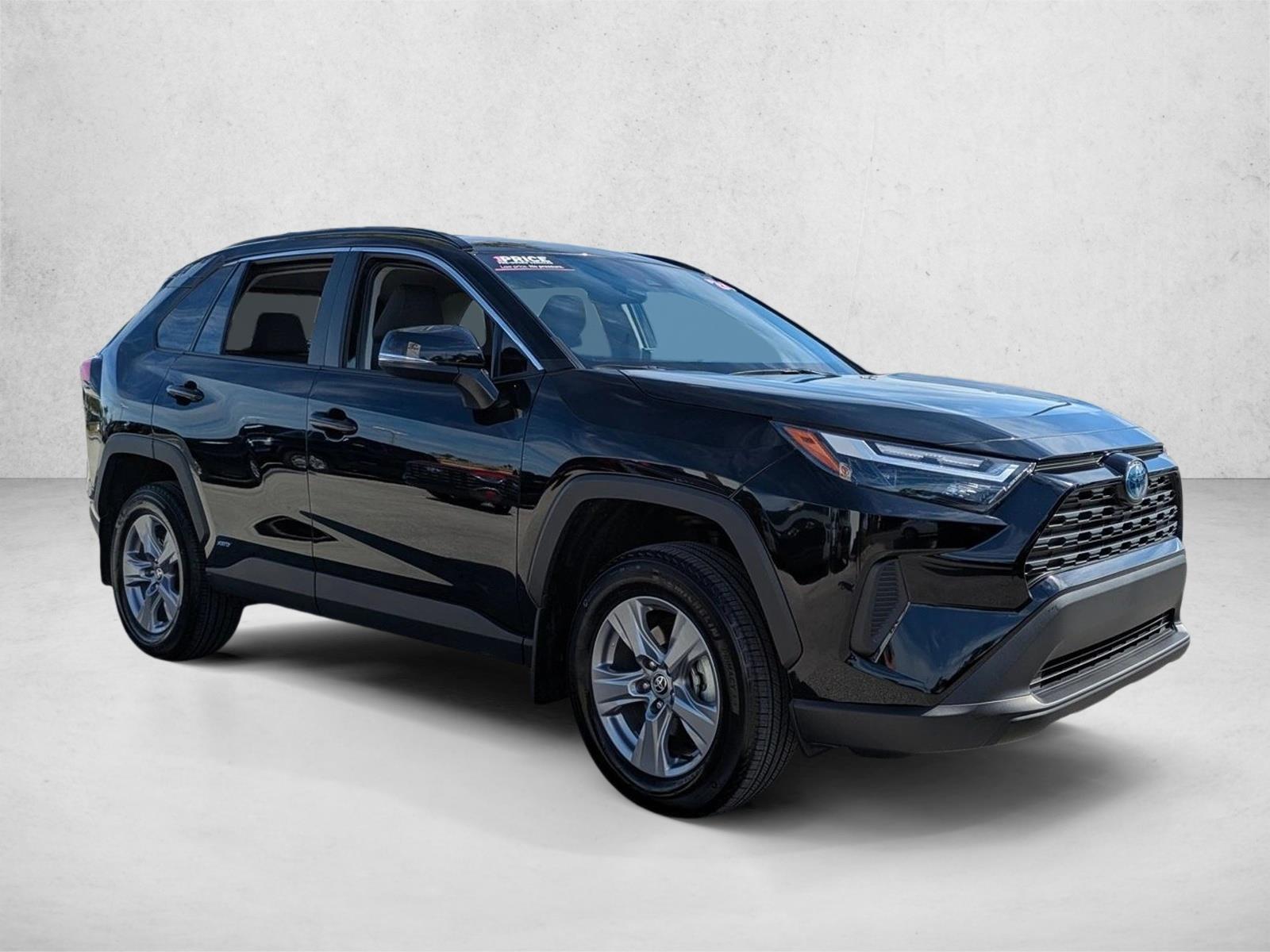 2024 Toyota RAV4 Hybrid XLE photo 3