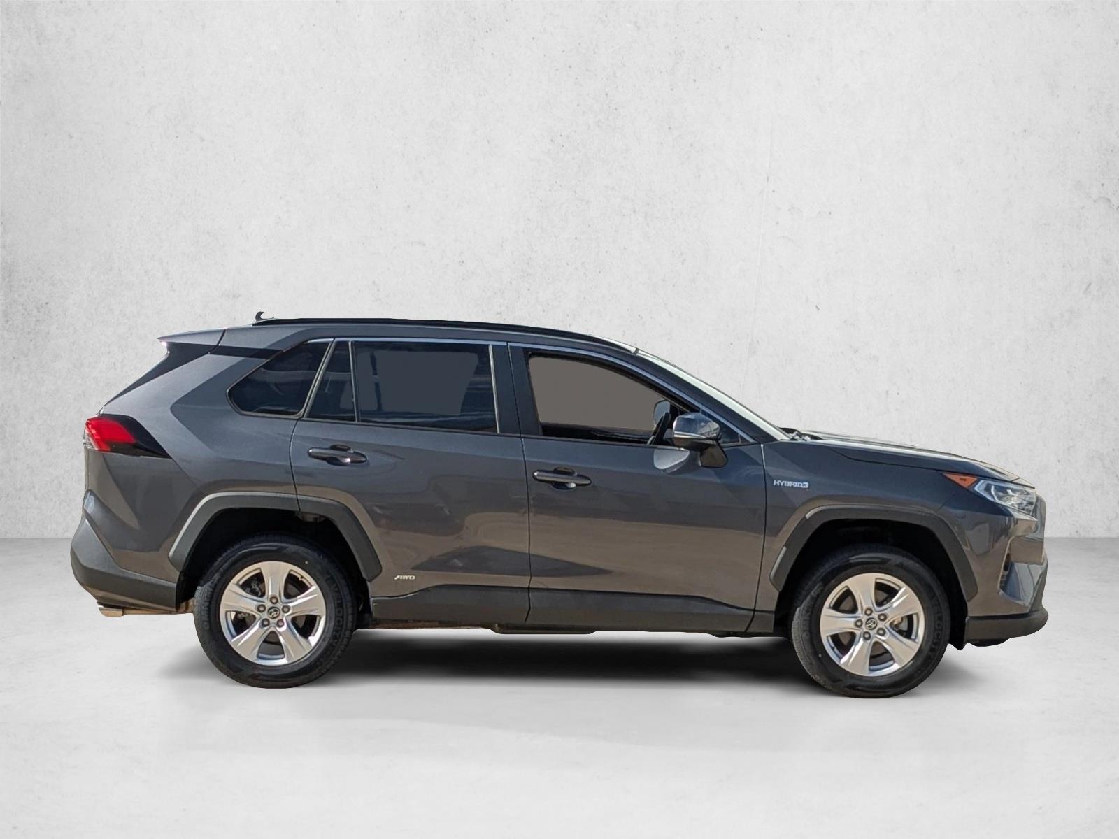 2020 Toyota RAV4 Hybrid XLE photo 4