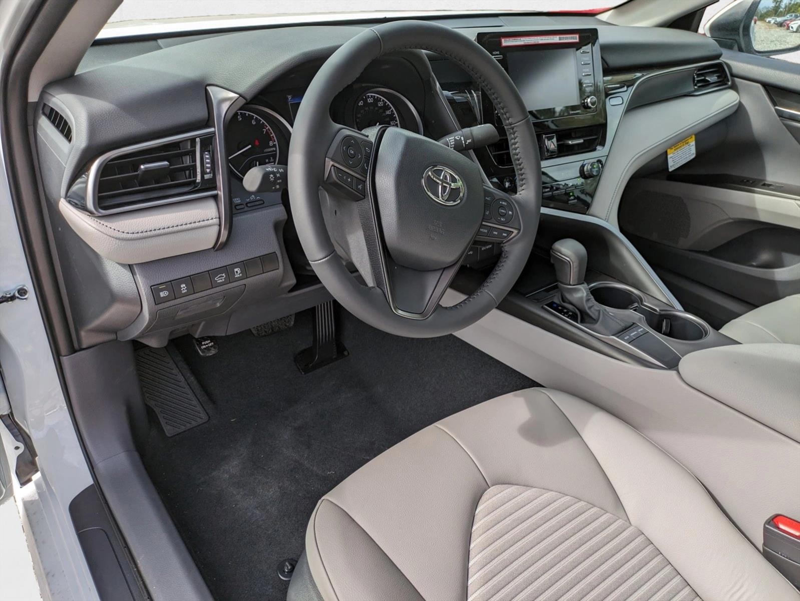 2024 Toyota Camry SE photo 3