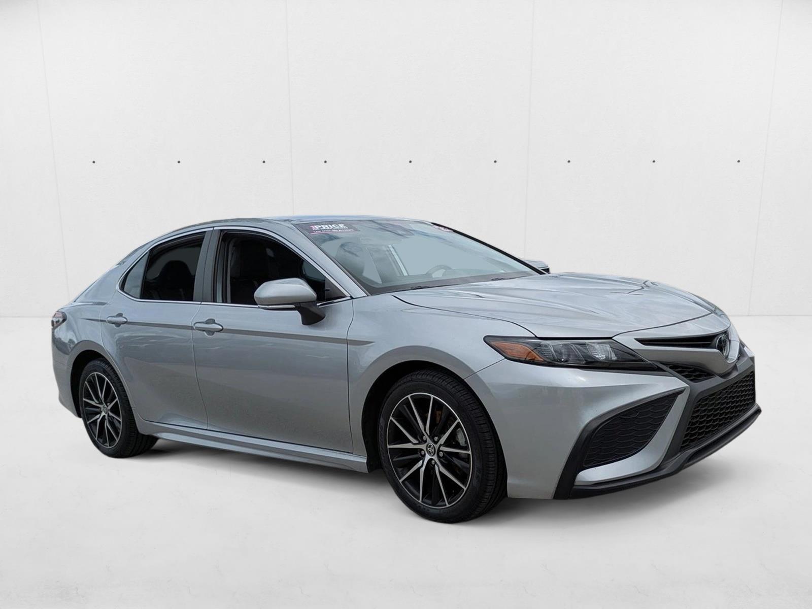 2023 Toyota Camry SE photo 3