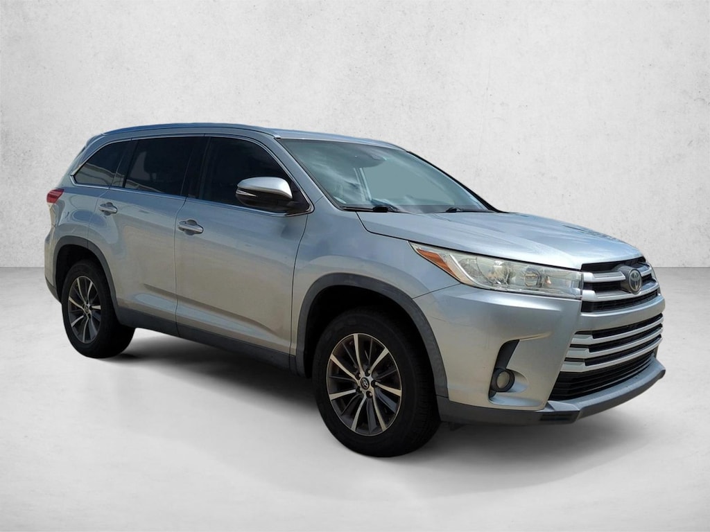 Used 2019 Toyota Highlander XLE V6 SUV
