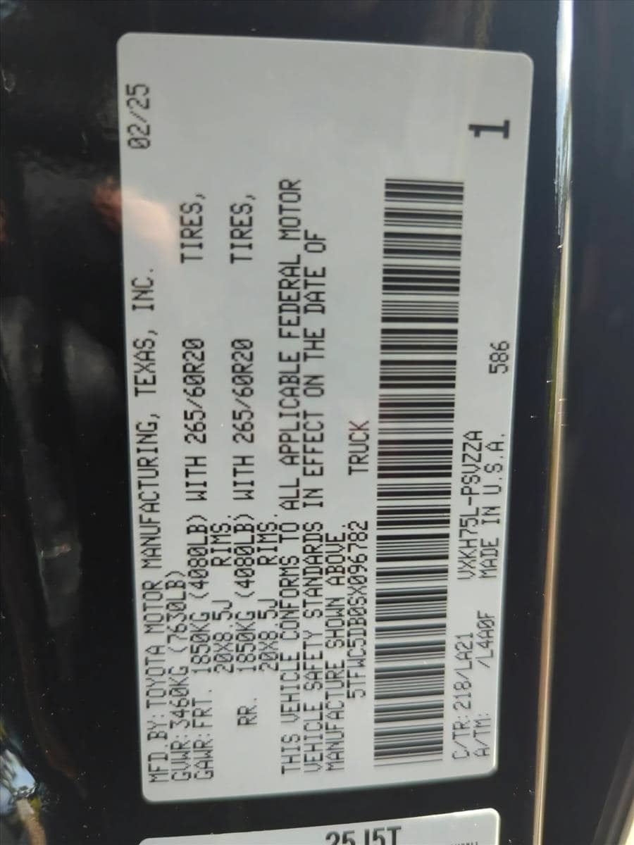 2025 Toyota Tundra Platinum - Photo 18