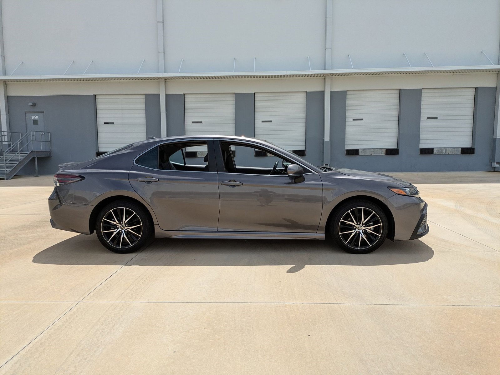 2024 Toyota Camry SE photo 4