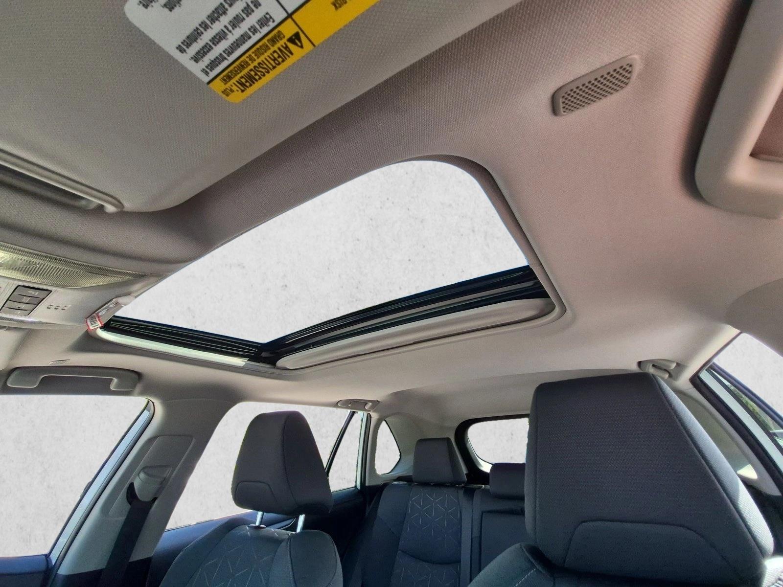 2025 Toyota RAV4 XLE - Photo 15