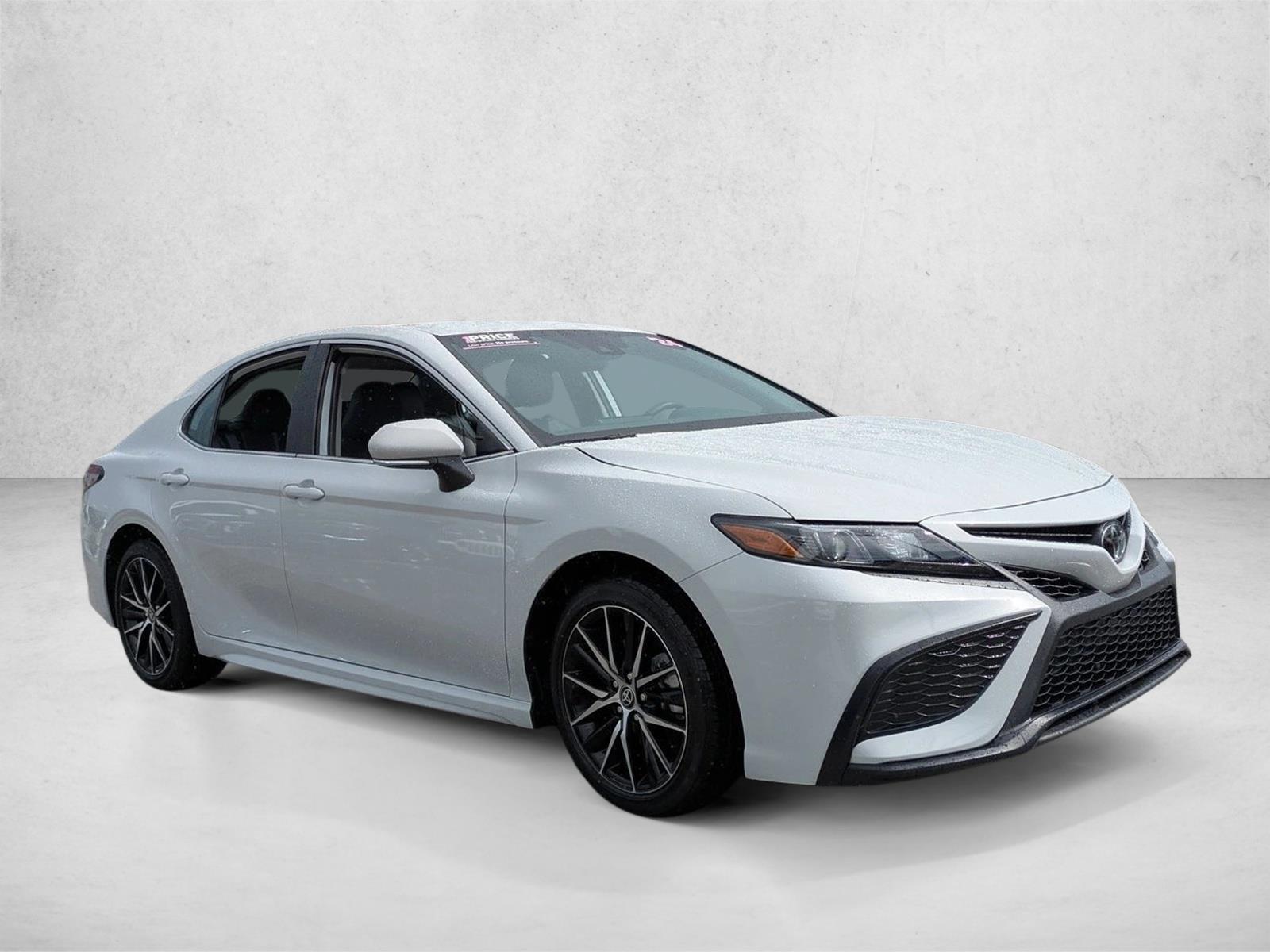 2024 Toyota Camry SE photo 3