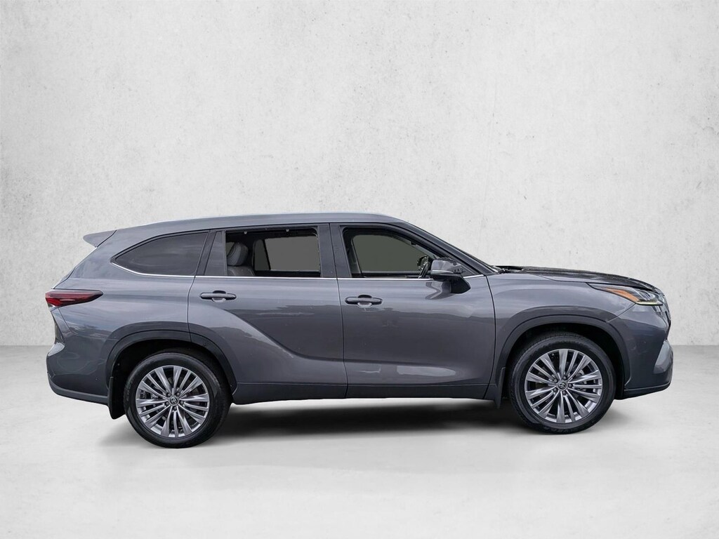 Used 2024 Toyota Highlander Platinum SUV