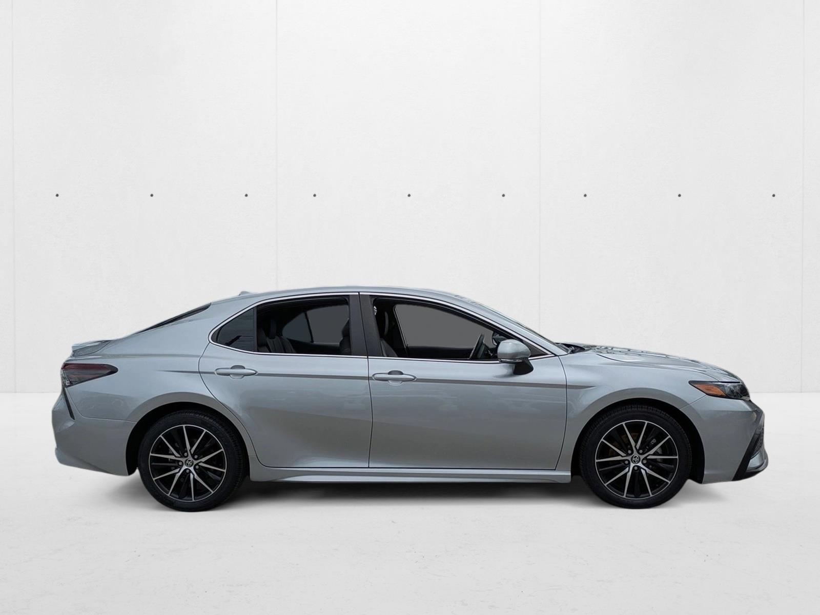 2023 Toyota Camry SE photo 4