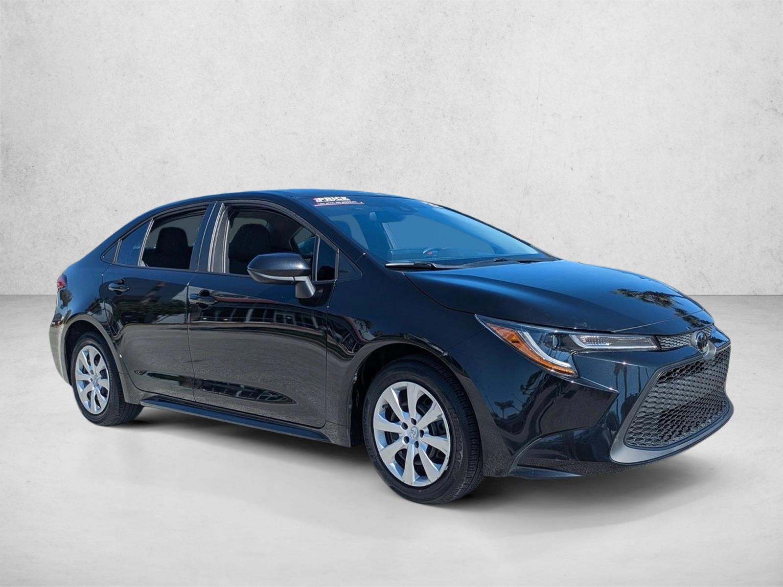 2022 Toyota Corolla LE photo 3