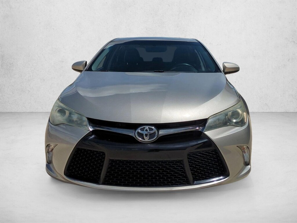 Used 2016 Toyota Camry SE Sedan