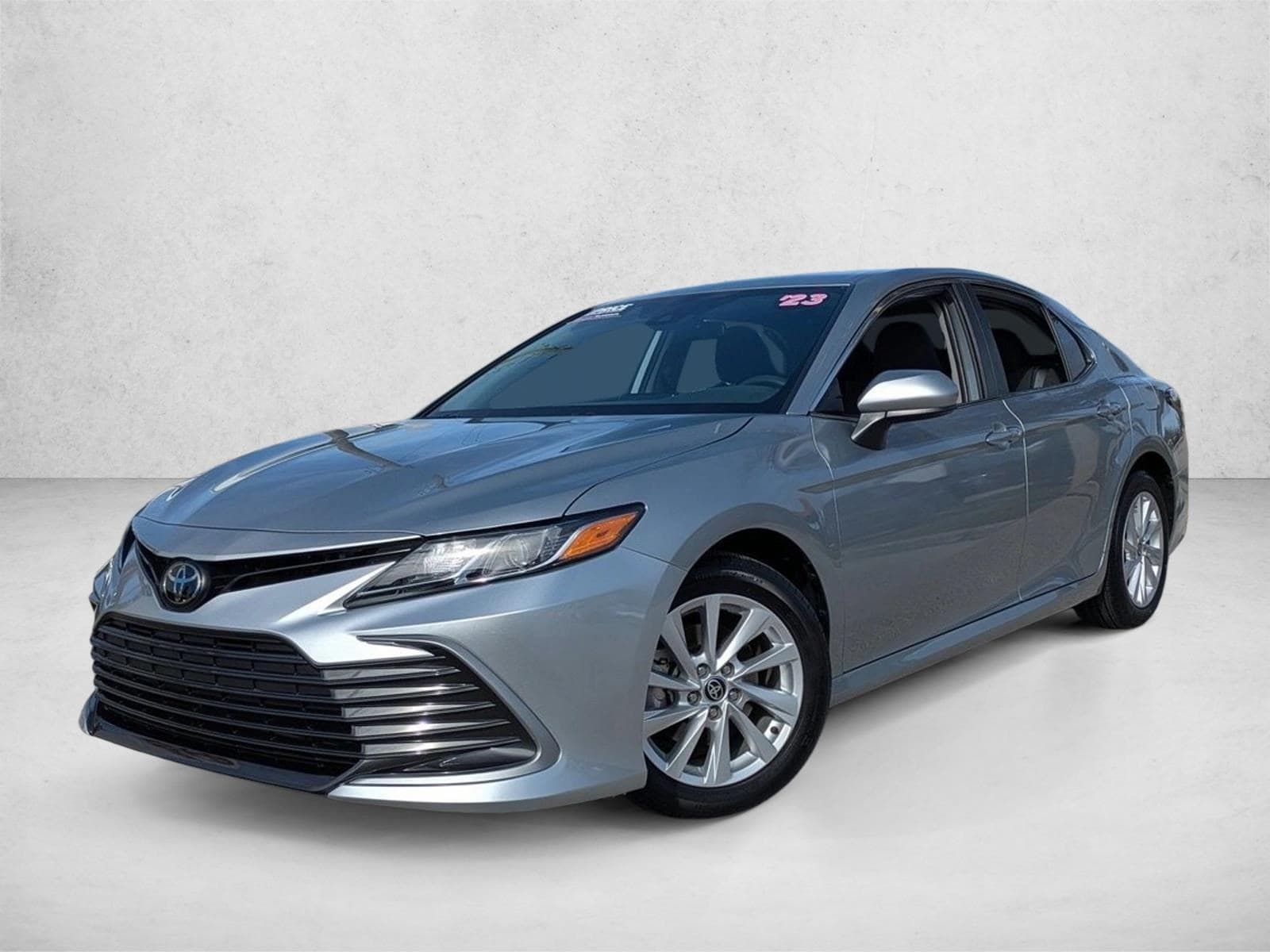 2023 Toyota Camry LE's photo