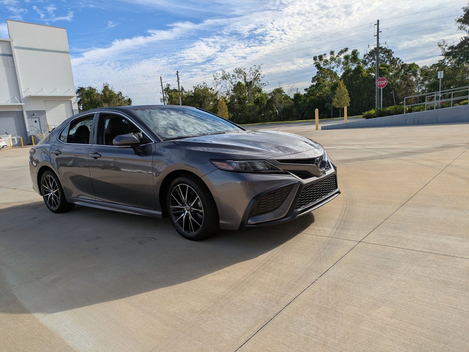 2024 Toyota Camry SE photo 3