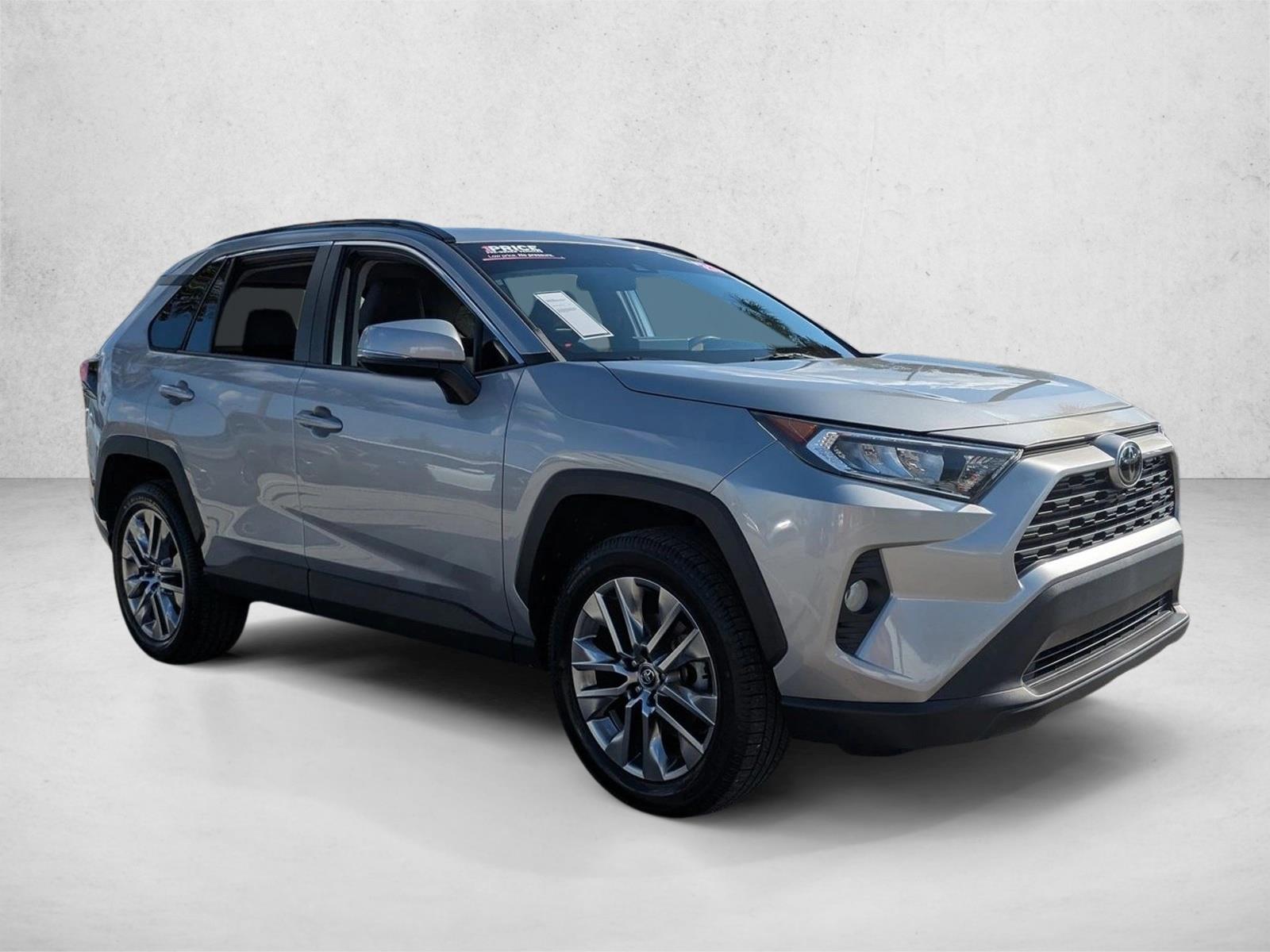2020 Toyota RAV4 XLE Premium photo 3