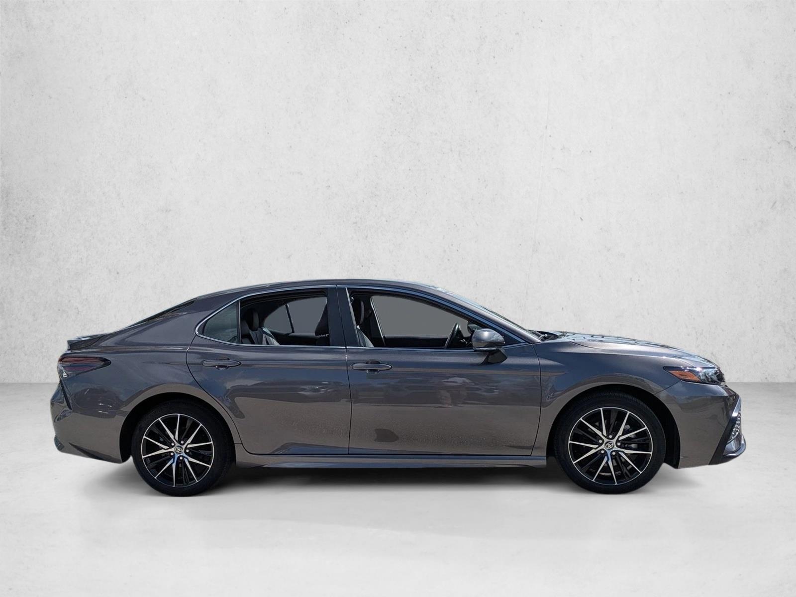 2024 Toyota Camry SE photo 4