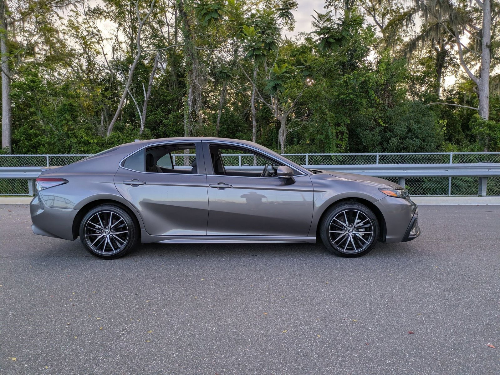 2024 Toyota Camry SE photo 4