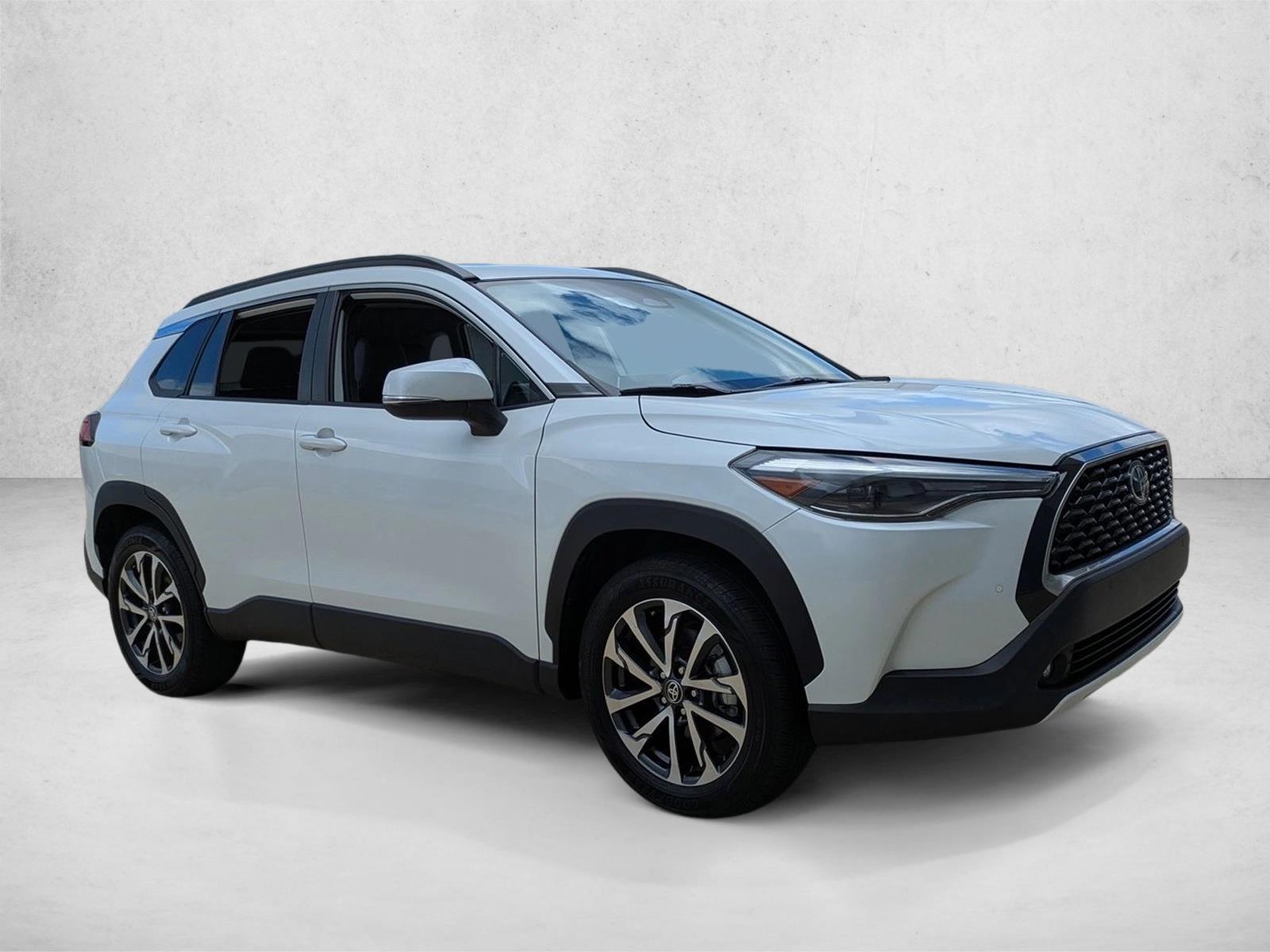 2024 Toyota Corolla Cross XLE photo 3