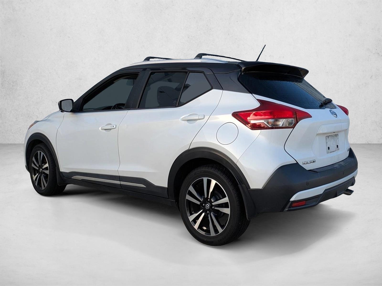 2018 Nissan Kicks SR photo 2