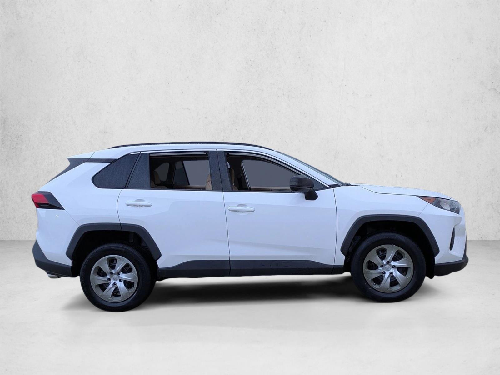 2019 Toyota RAV4 LE photo 4