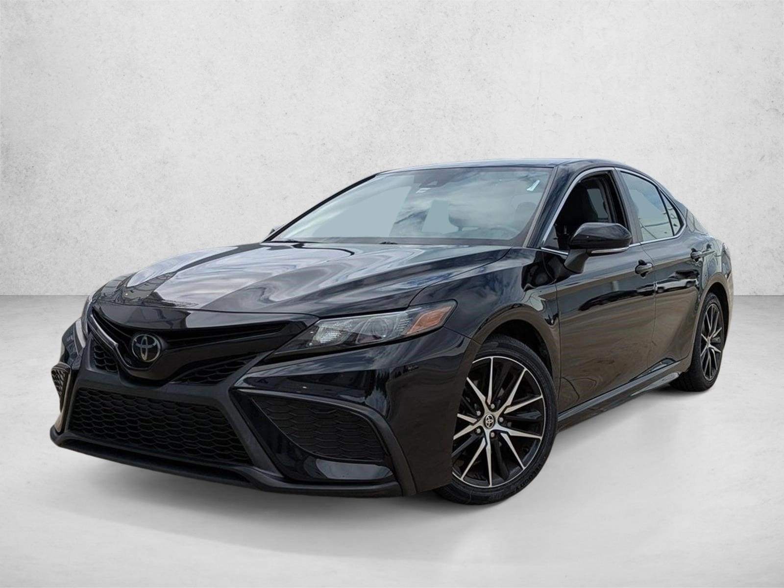 2023 Toyota Camry SE's photo