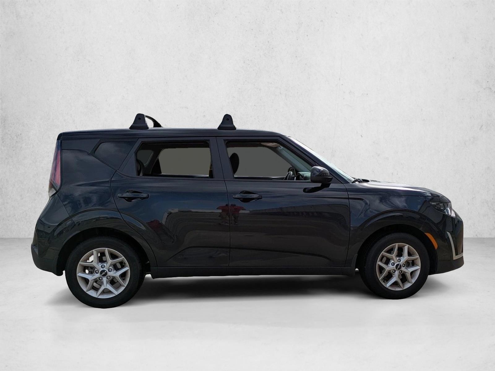 2023 Kia Soul LX photo 4