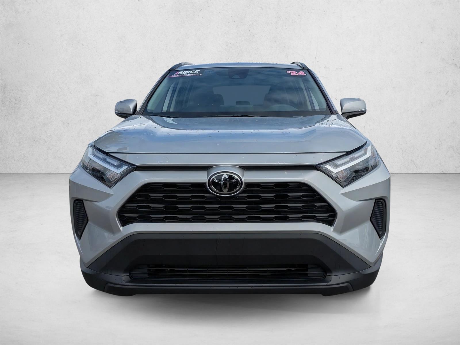 2024 Toyota RAV4 XLE photo 2