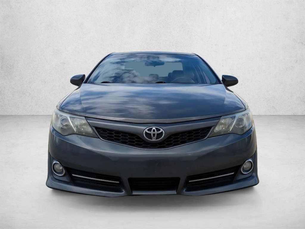 Used 2014 Toyota Camry SE Sedan