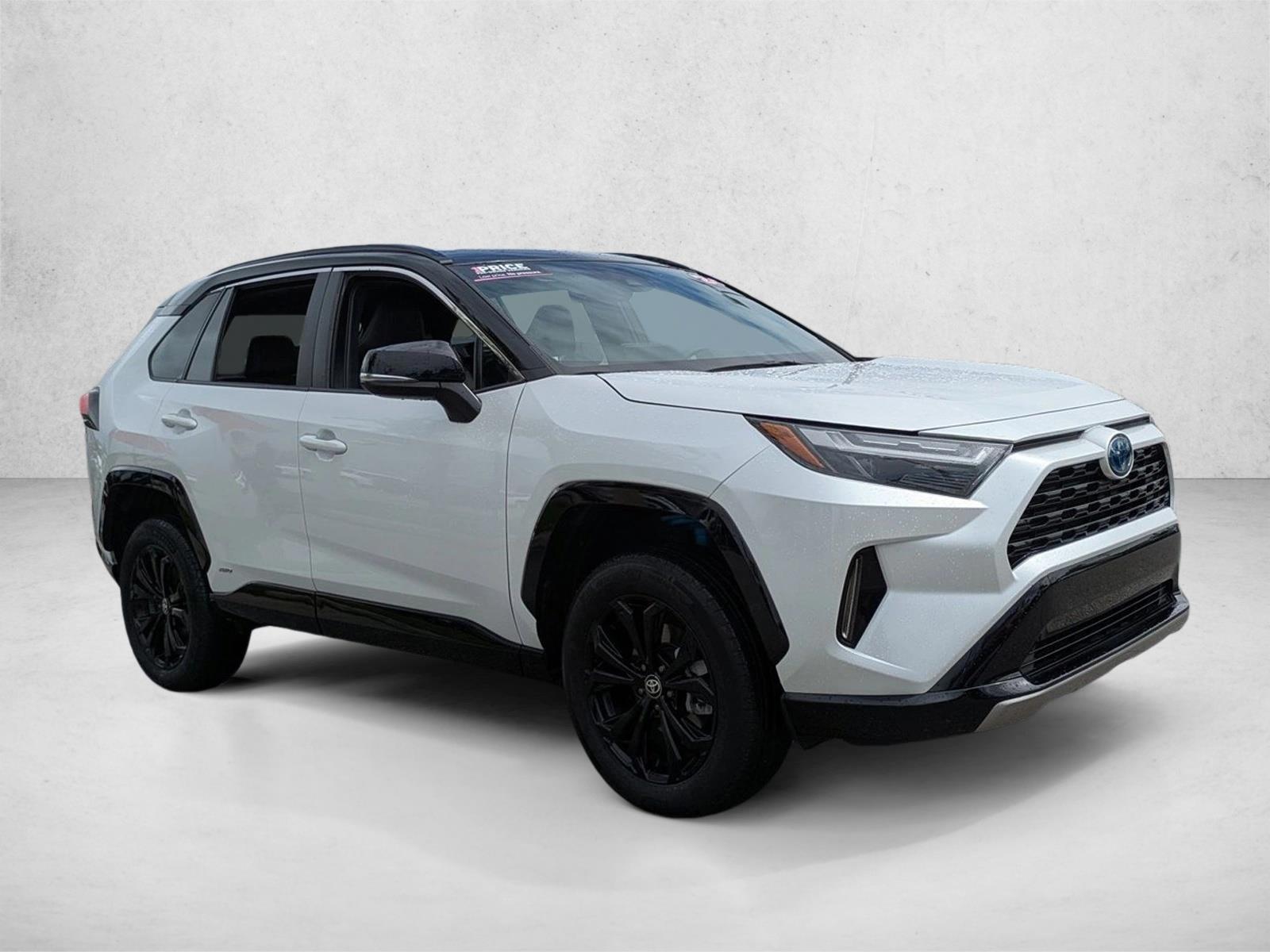 2024 Toyota RAV4 Hybrid XSE photo 3