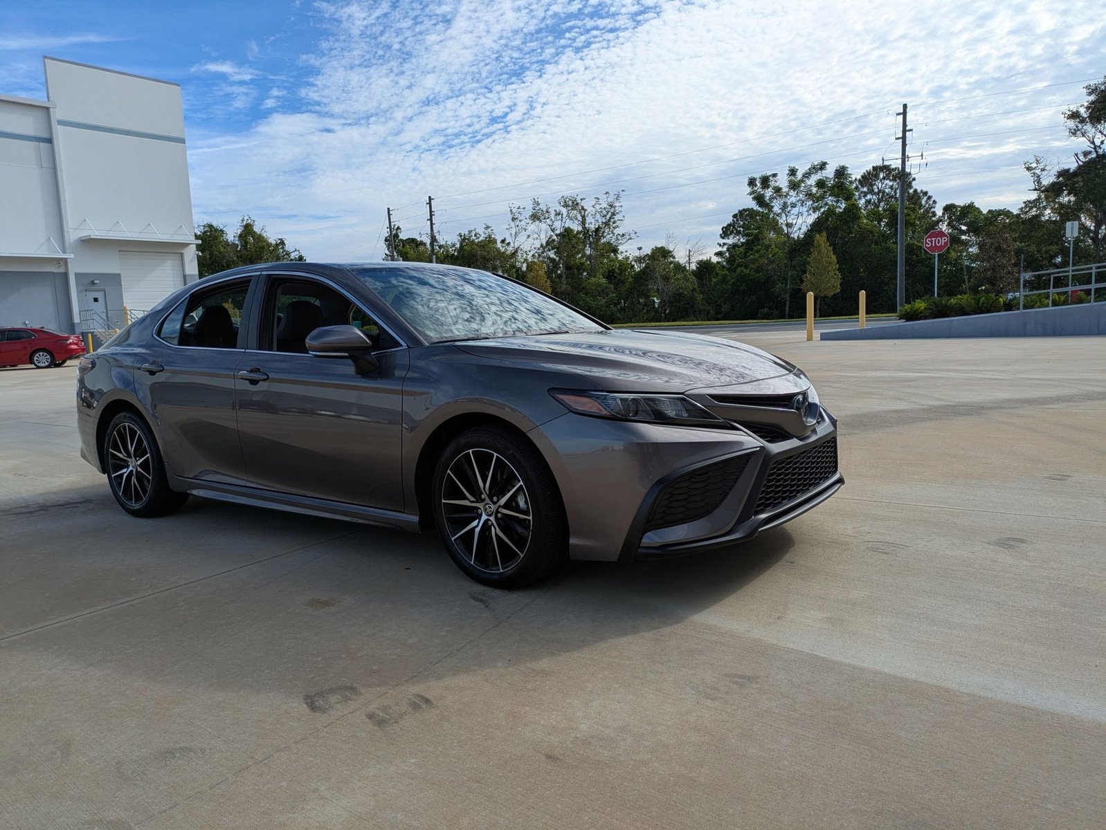 2024 Toyota Camry SE photo 2