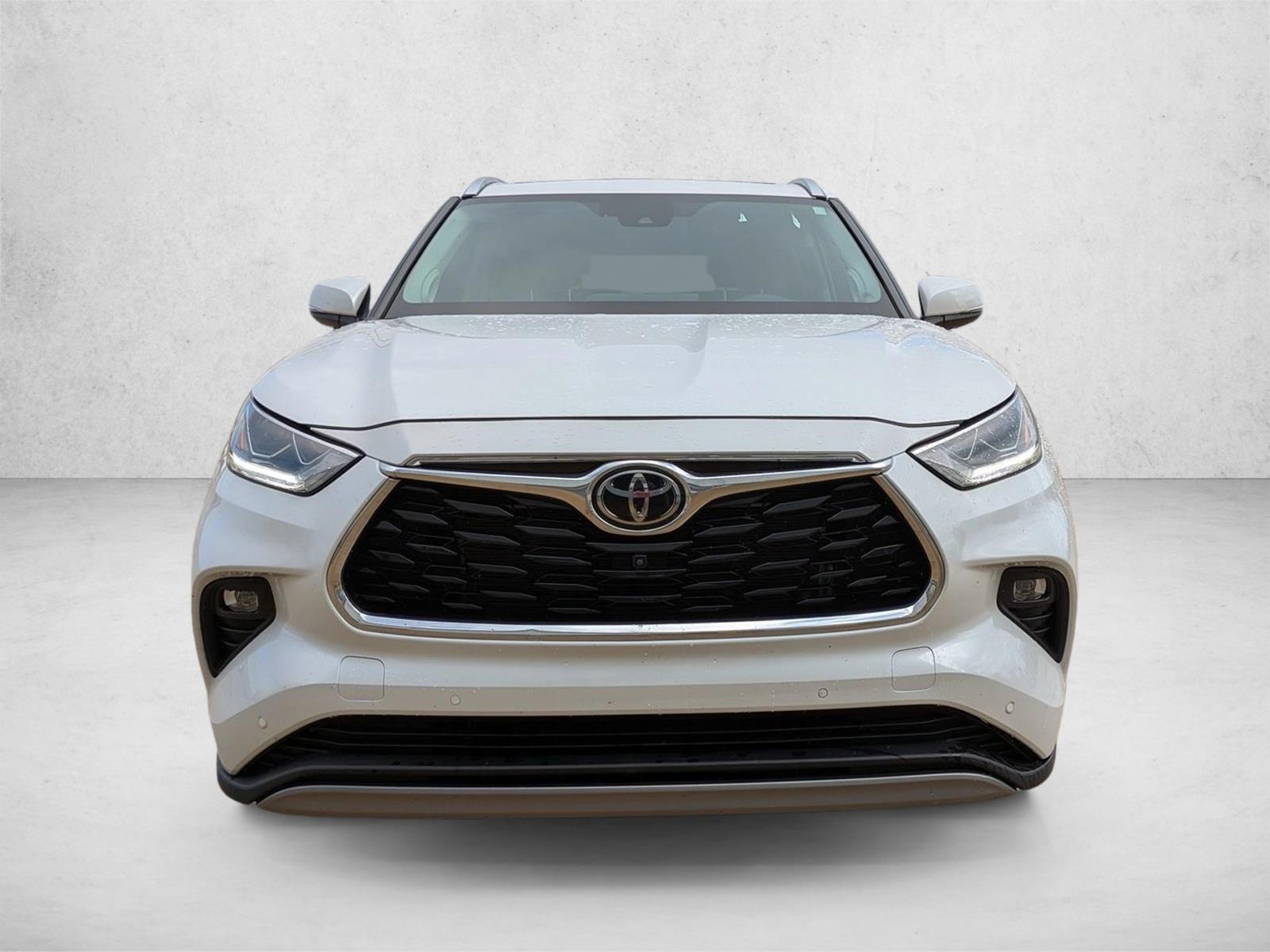 2024 Toyota Highlander Platinum photo 2