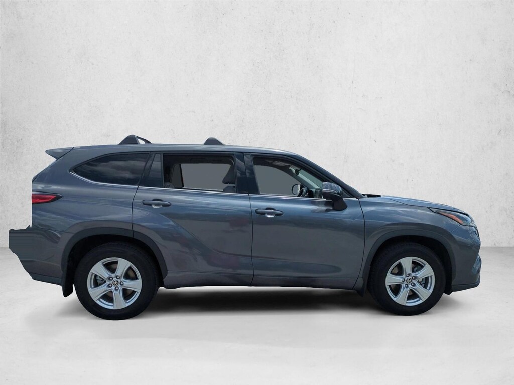 Used 2022 Toyota Highlander LE SUV