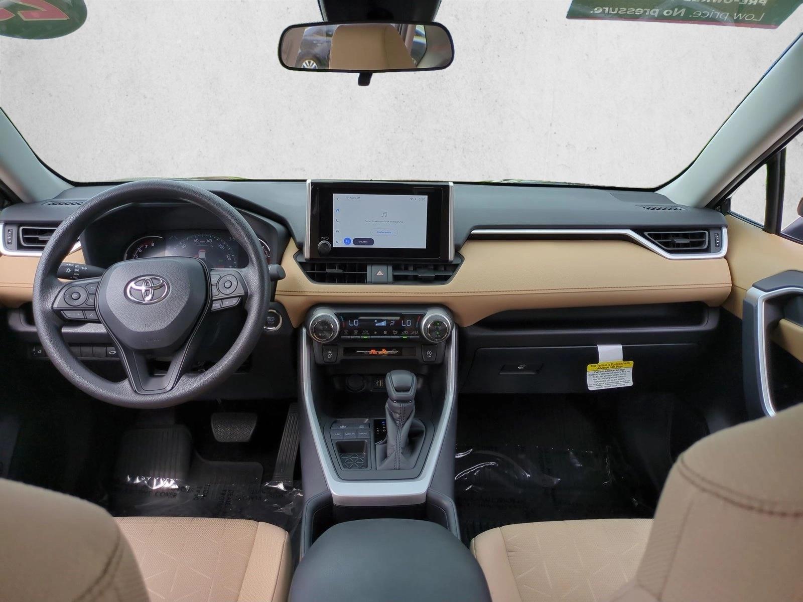2025 Toyota RAV4 XLE - Photo 18