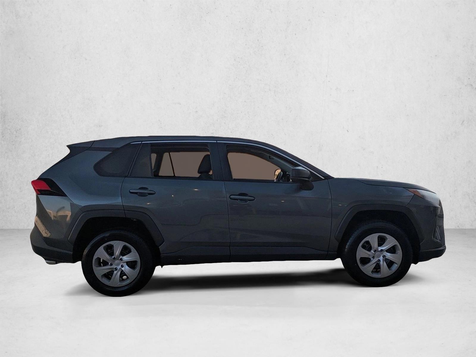 2023 Toyota RAV4 LE photo 4