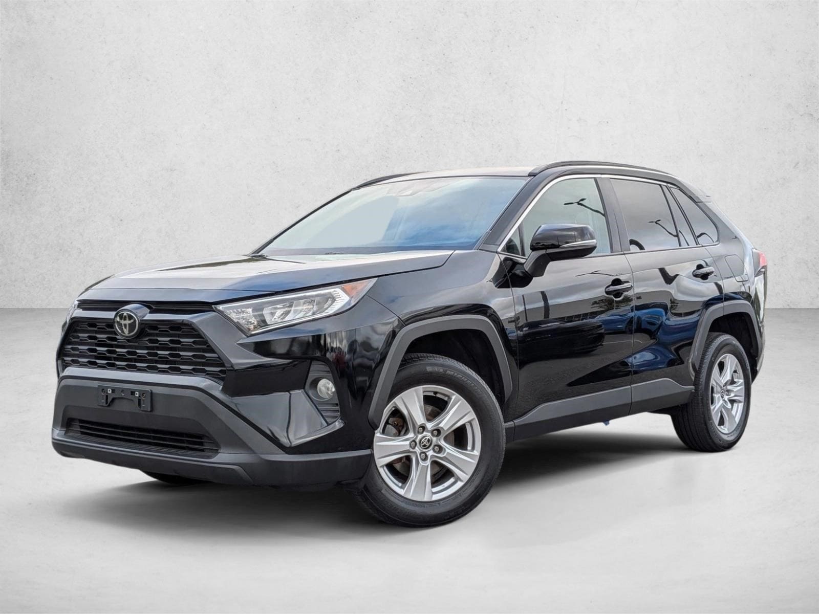 2021 Toyota RAV4 XLE AWD's photo