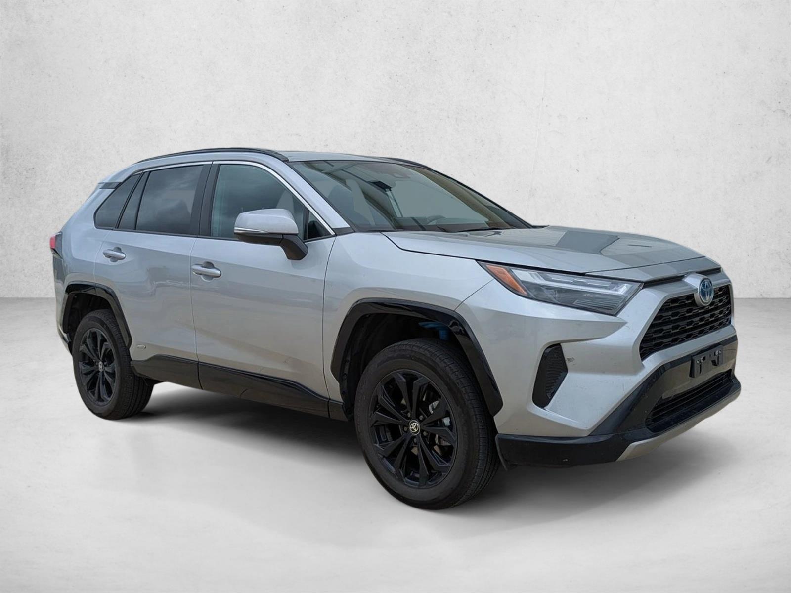 2024 Toyota RAV4 Hybrid SE photo 3