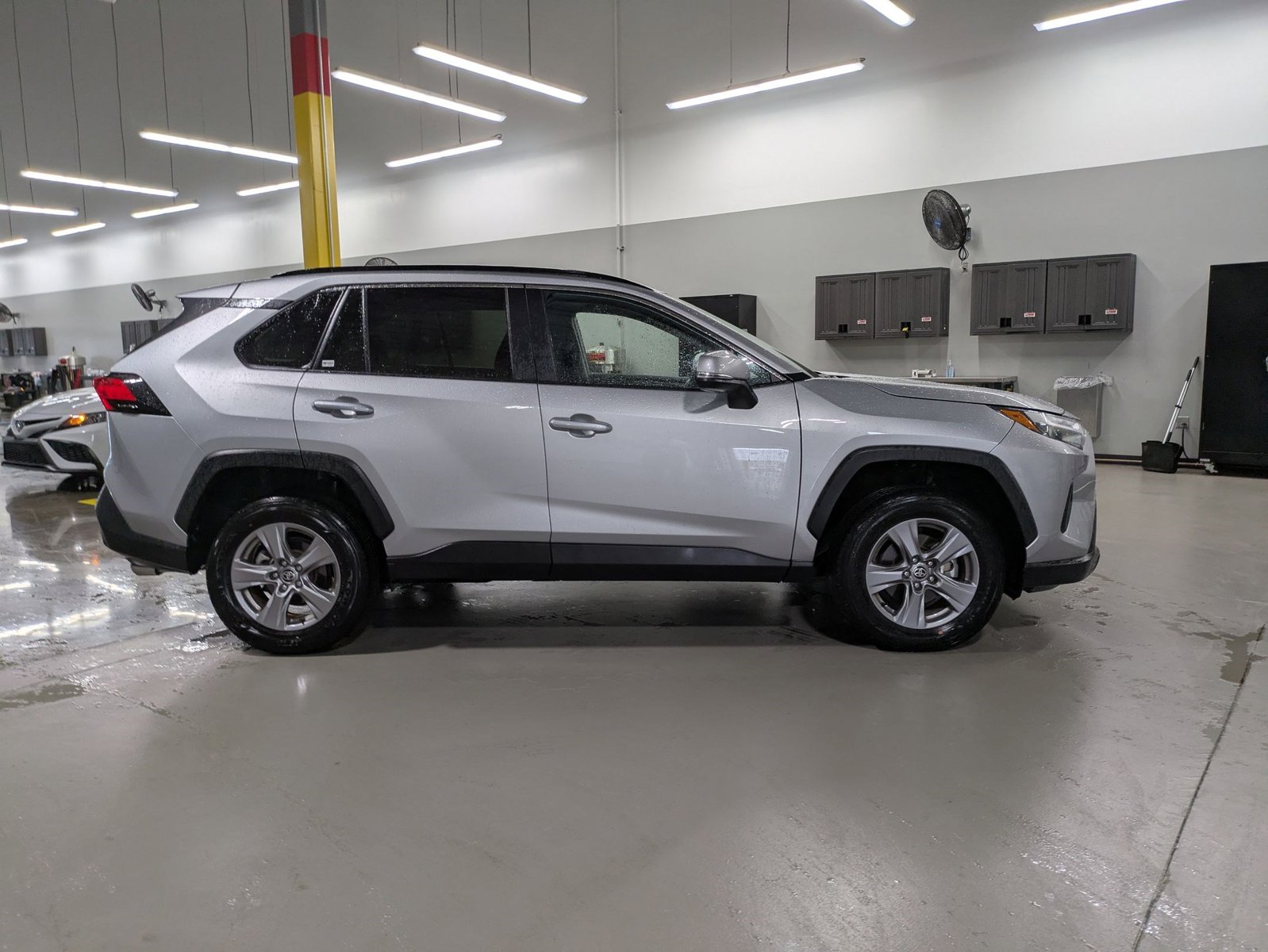 2024 Toyota RAV4 XLE photo 2