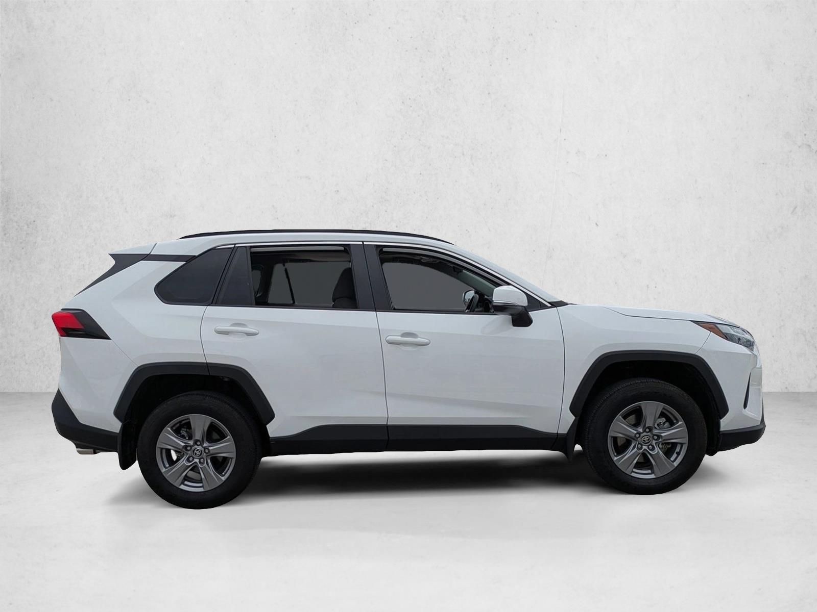 2024 Toyota RAV4 XLE photo 4
