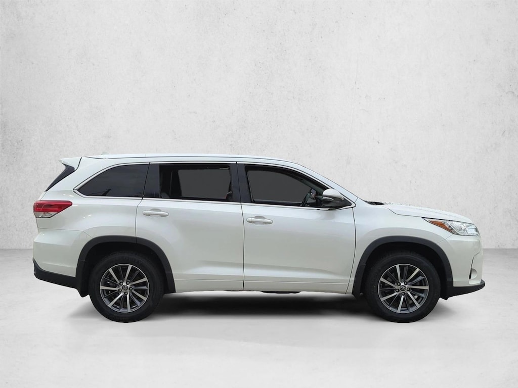 Certified 2017 Toyota Highlander XLE V6 SUV
