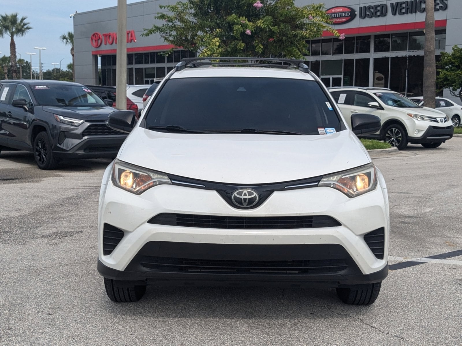 Used 2018 Toyota RAV4 LE with VIN JTMZFREV0JJ200046 for sale in Winter Park, FL