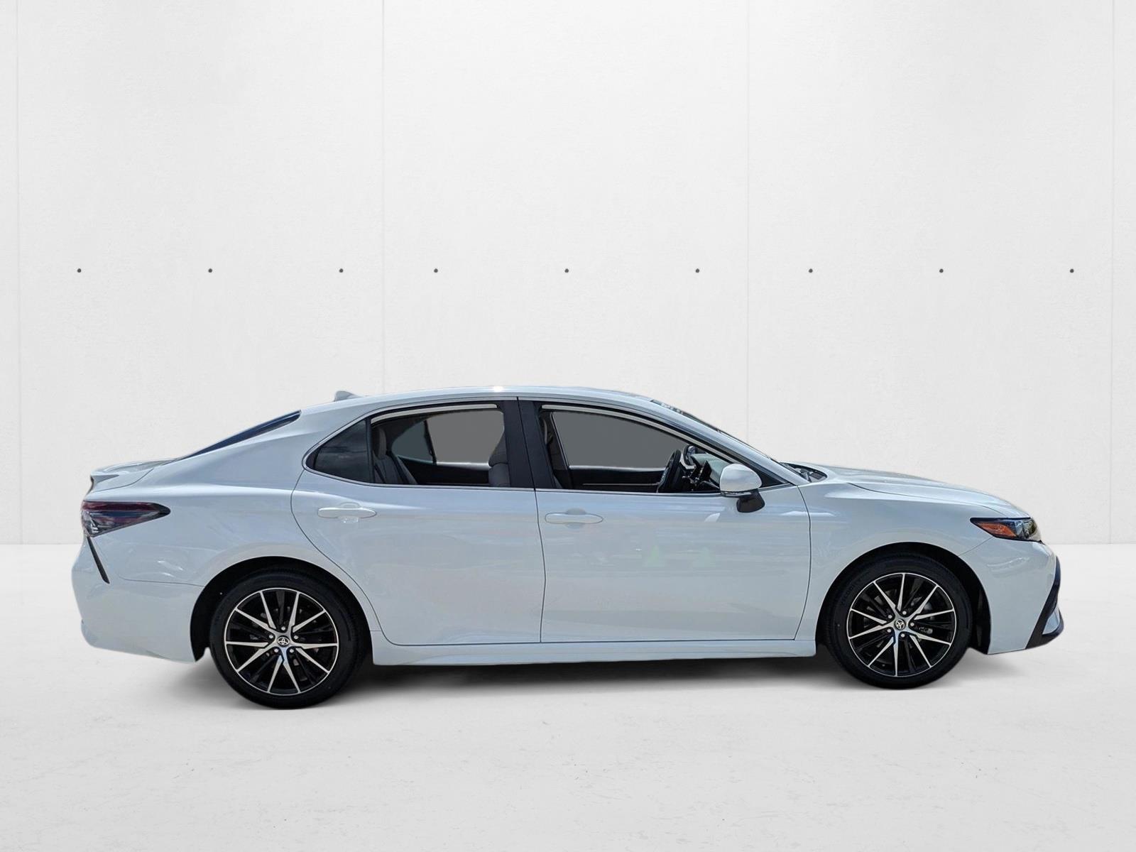 2023 Toyota Camry SE photo 4