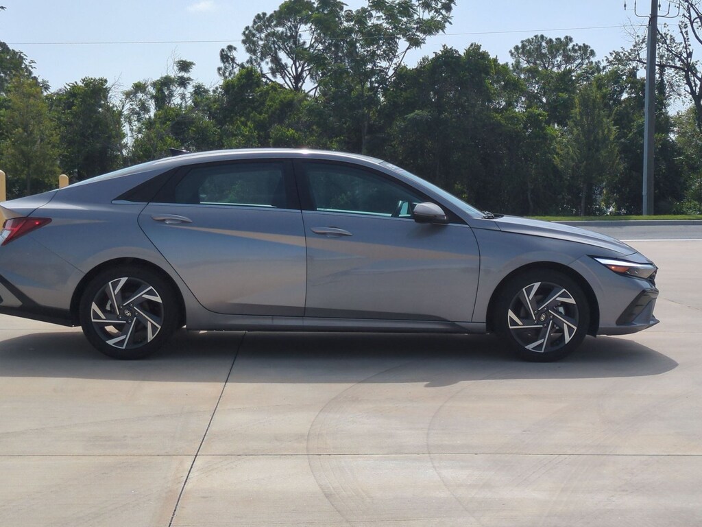 Used 2025 Hyundai Elantra Limited Sedan