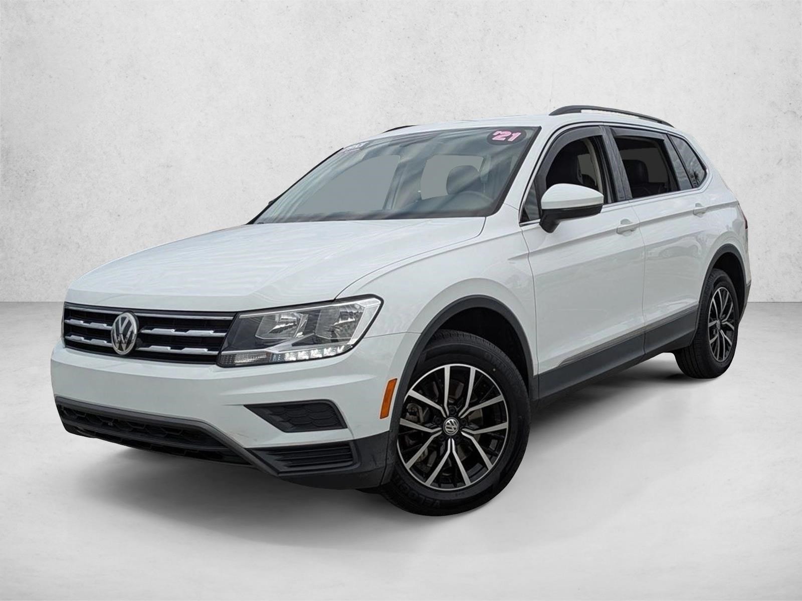 2021 Volkswagen Tiguan SE's photo