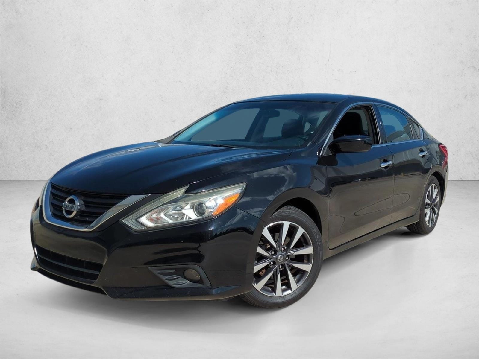 Used 2017 Nissan Altima SV with VIN 1N4AL3AP1HC249660 for sale in Winter Park, FL