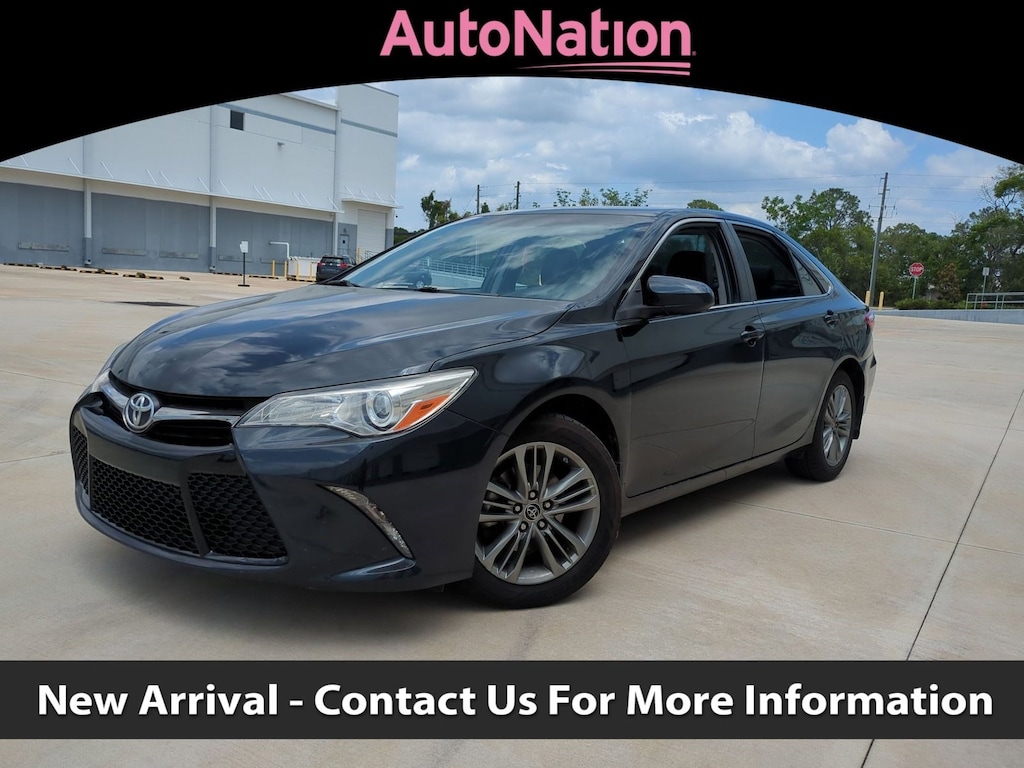 Used 2015 Toyota Camry SE Sedan